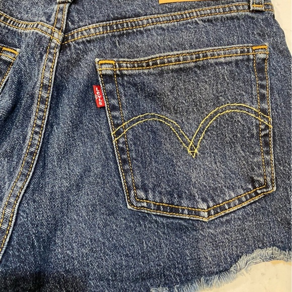 Levi’s 501 NEW denim cutoff shorts size 26, dark wash distressed grunge look - Picture 6 of 7
